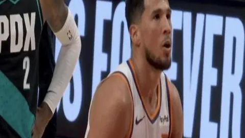 莱万双响助巴塞大胜，西甲榜首领跑势头不减